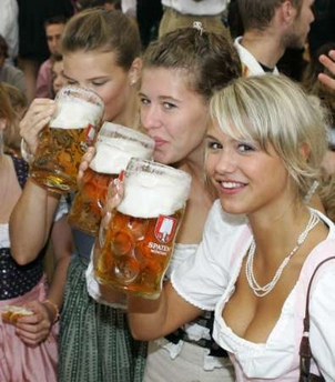 Oktoberfest kan niet zonder mooie dames